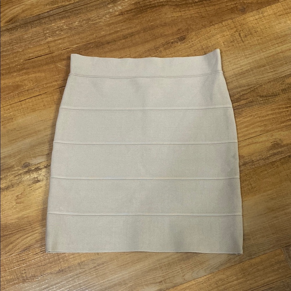 BCBG maxazria Simone tan khaki Pencil Skirt size Medium